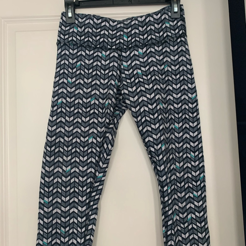 ZELLA Cropped Leggings Medium Rise Size S